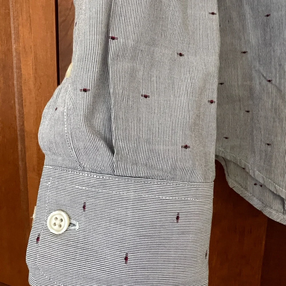 Banana Republic Light Gray Casual Button-Down Shirt
